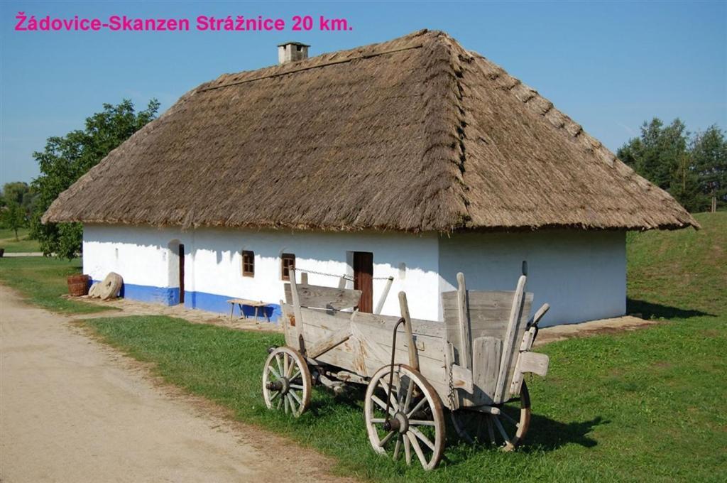 Cyklo Ubytovani A Vinny Sklep Zadovice Экстерьер фото